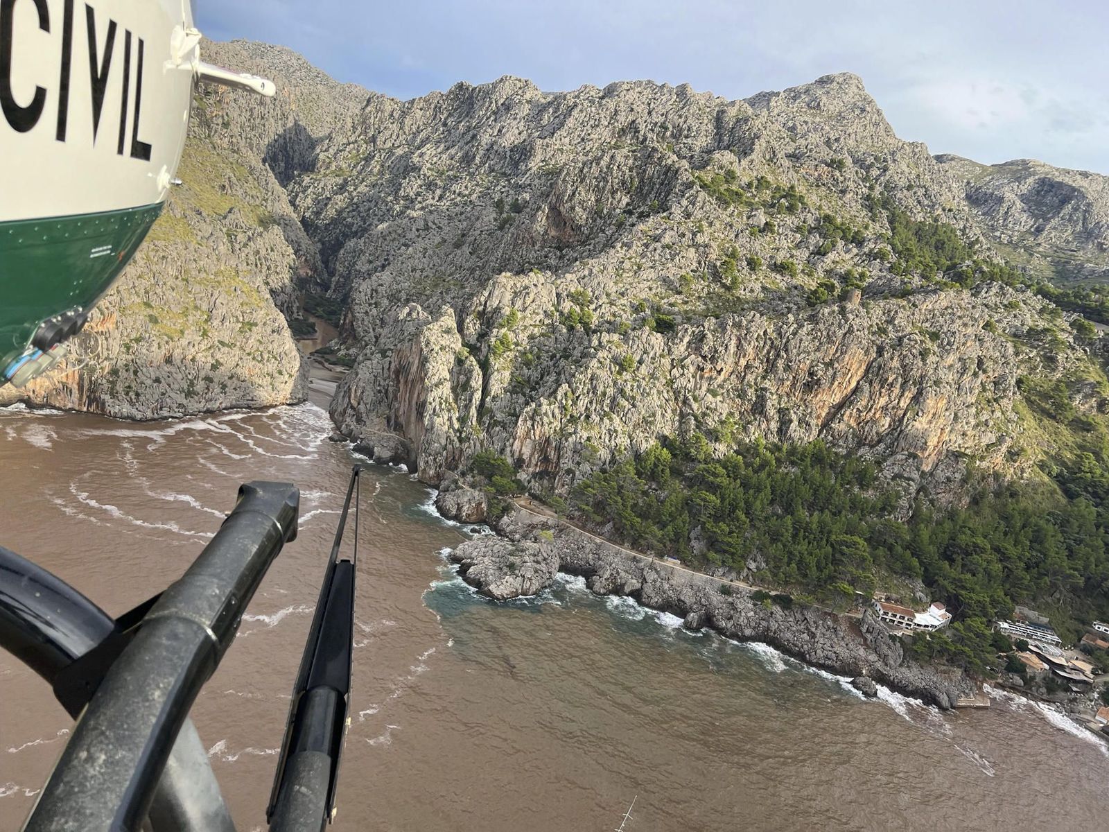 Baleares en alerta: una fallecida, un desaparecido, inundaciones y retrasos en el transporte por las tormentas