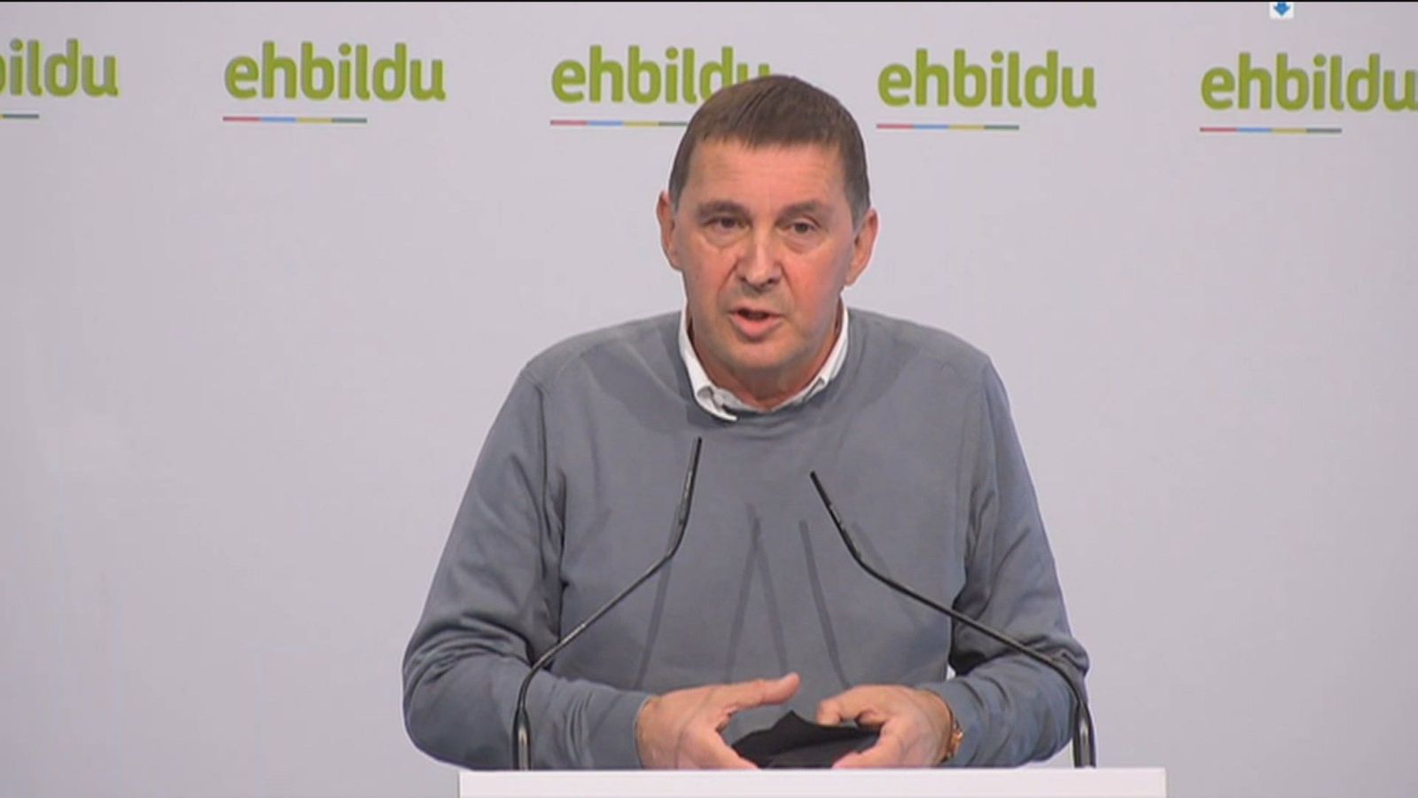 Otegi pide a su militancia apoyar los Presupuestos mientras Podemos y PSOE negocian la suspensión de desahucios