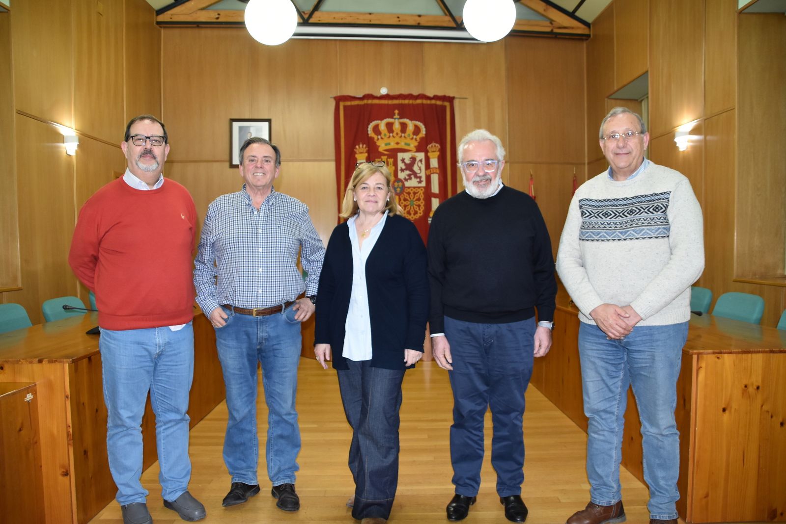 La alcaldesa de Morata de Tajuña junto a cuatro exregidores de la localidad