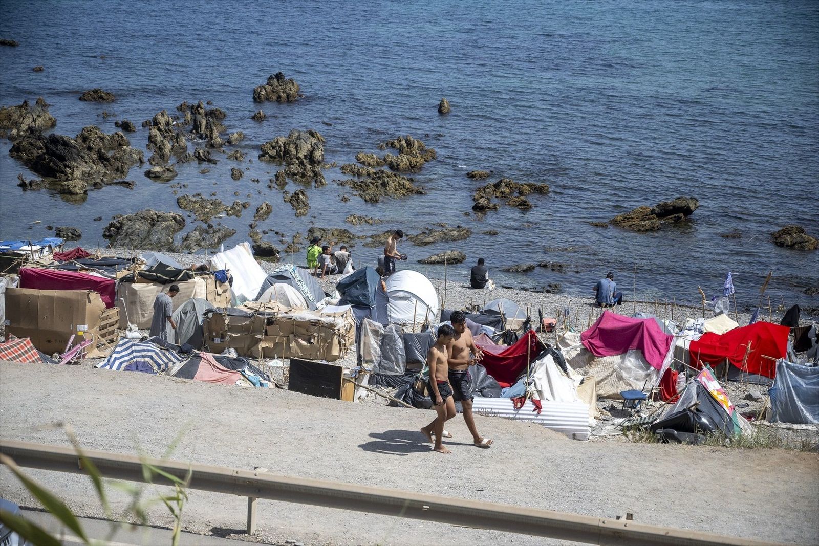 Madrid reprocha al Gobierno la falta de información sobre el traslado de menores de Ceuta a la Península