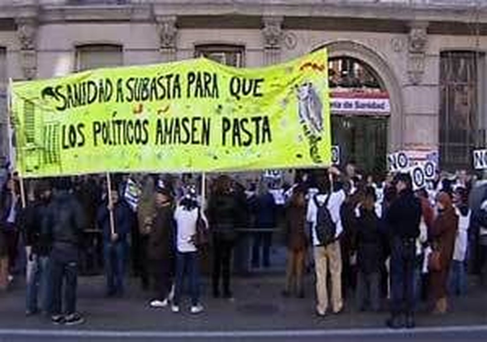 Más de 150 médicos madrileños dimiten de comisiones y juntas técnicas