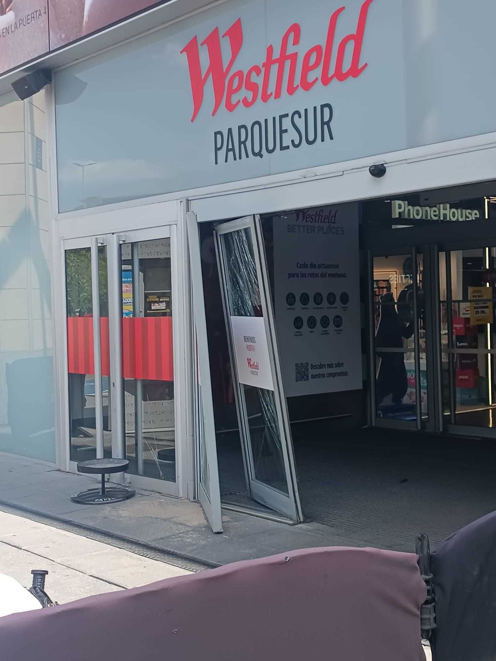Desalojado el centro comercial Parquesur de Leganés por una fuga de gas