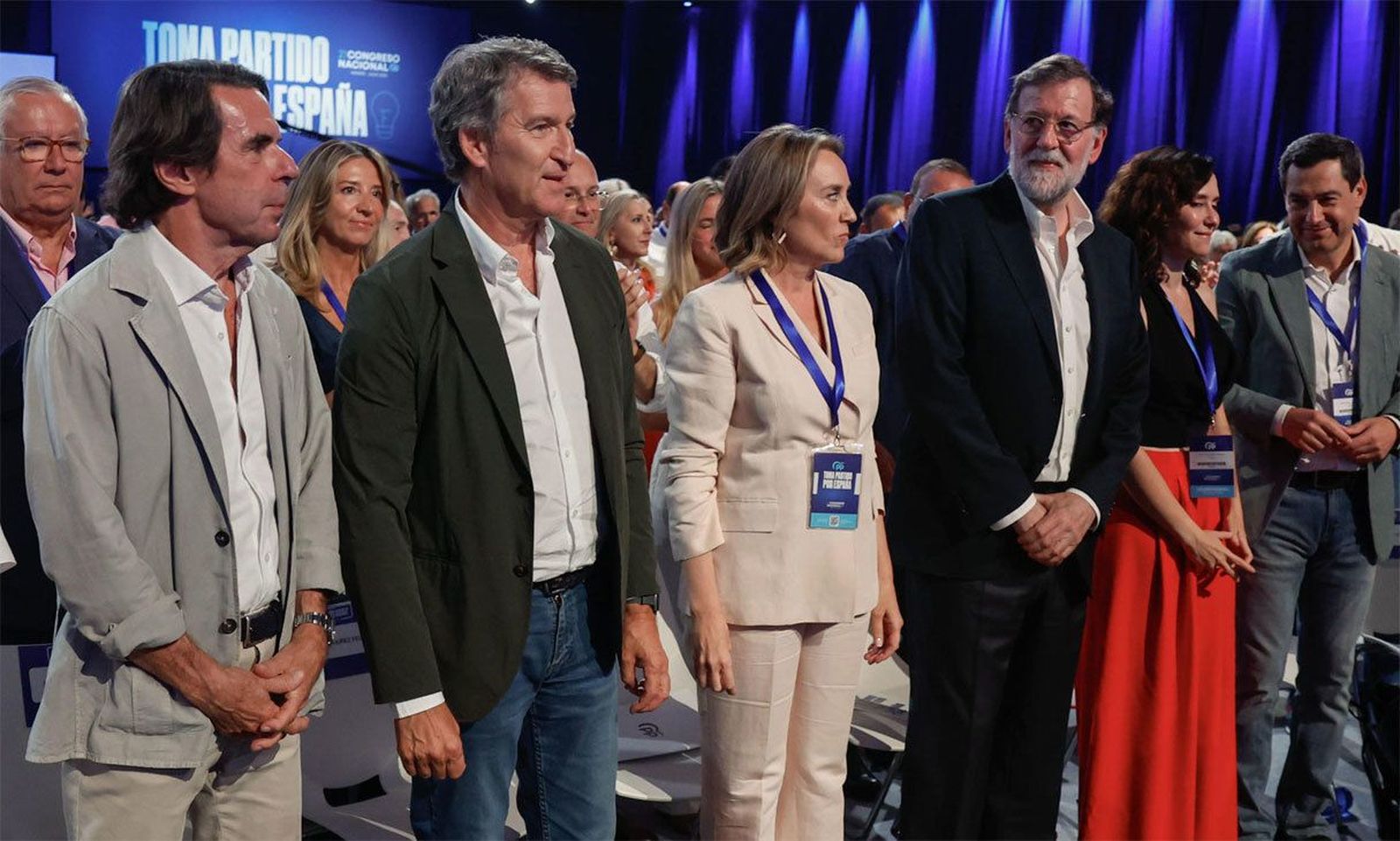 Feijóo reivindica el legado de Aznar y Rajoy como dos "referentes, consejeros y amigos"