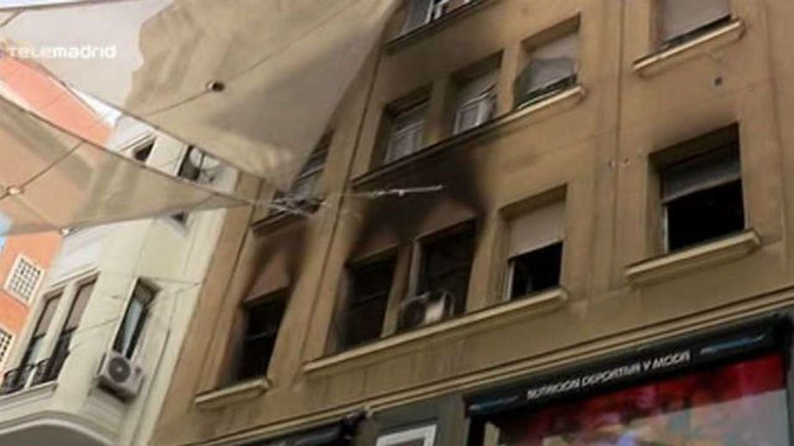 Un incendio destruye una vivienda entre calles Carmen y Preciados de Madrid