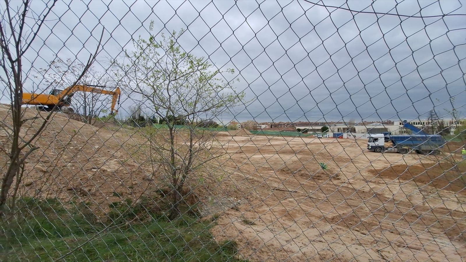 Obras en la zona donde se proyecta el futuro cantón de limpieza de Montecarmelo