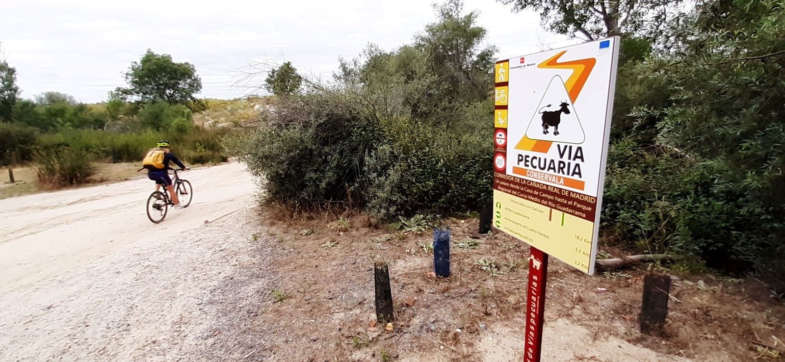 Cartel que identifica la vía pecuaria 'Cañada Real de Madrid'
