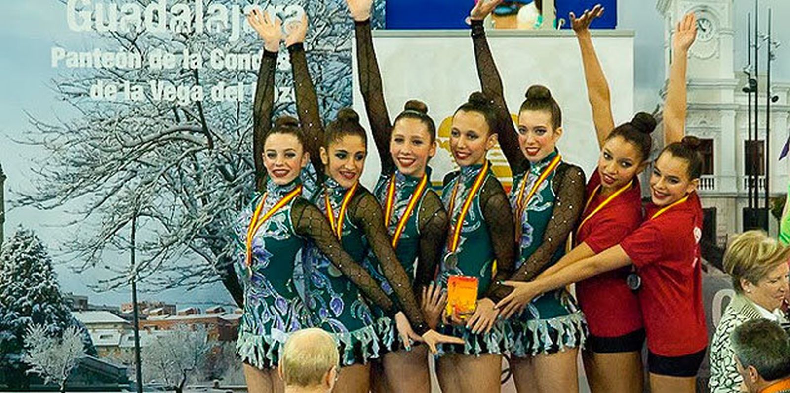 Componentes del equipo cadete del Club Vallecas de Gimnasia Rítmica