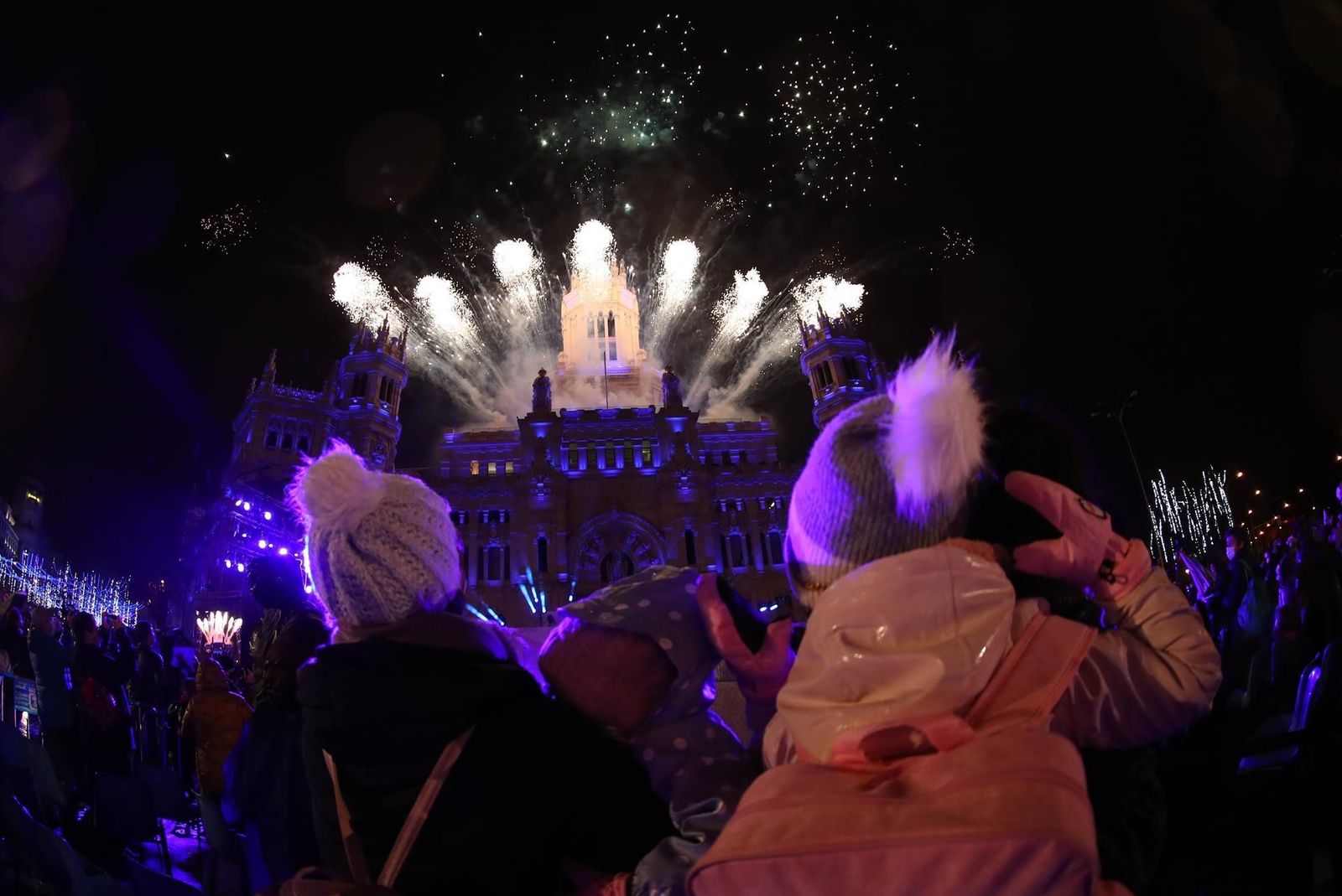 Un gran telescopio, animales gigantes, un planetario y fuegos artificiales en la Cabalgata de Reyes de Madrid