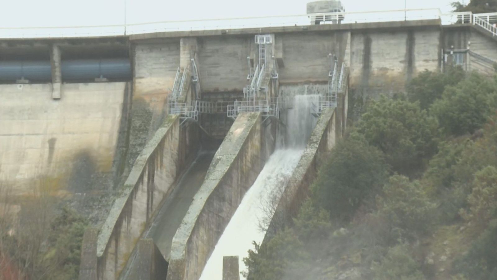Cuatro presas del Canal abren compuertas ante la previsión de más lluvias
