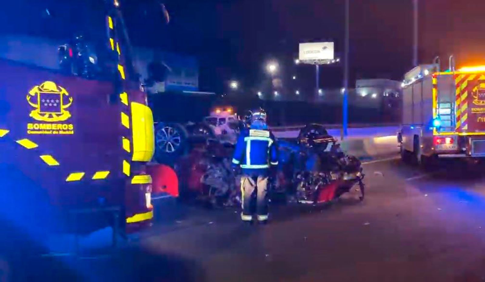Estado en quedó uno de los coches tras el choque frontal