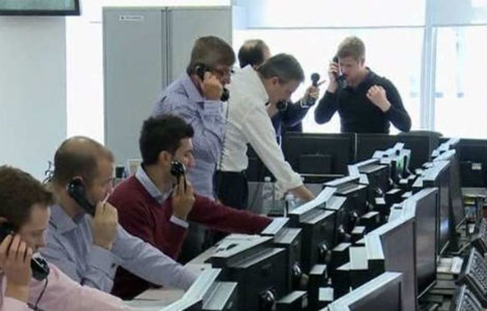 La prima de riesgo española toca la  barrera de los 610 puntos con el interés en el 7,3%