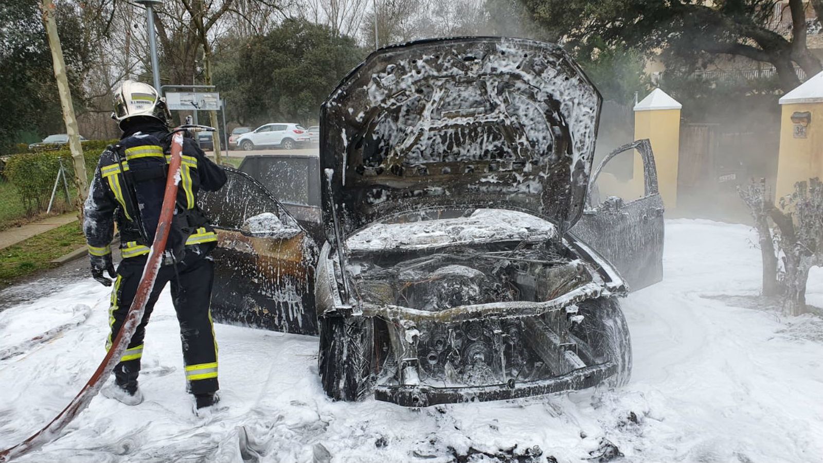Coche quemado en Algete (Foto: @parque_11)