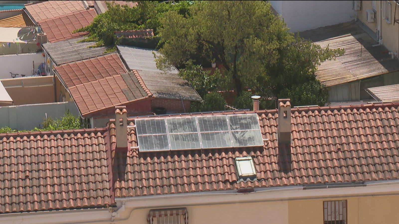 Vecinos de Carabanchel crean la primera 'Comunidad energética' con placas solares de Madrid capital