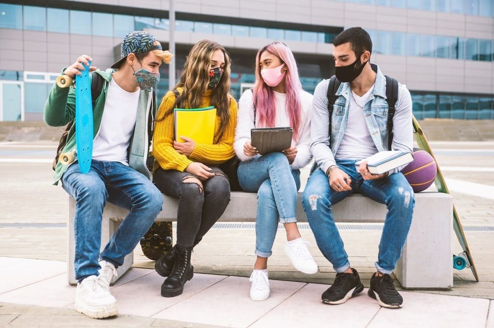 La presidenta del Consejo de la Juventud sostiene que los jóvenes tienen "las peores perspectivas económicas desde los años 60"