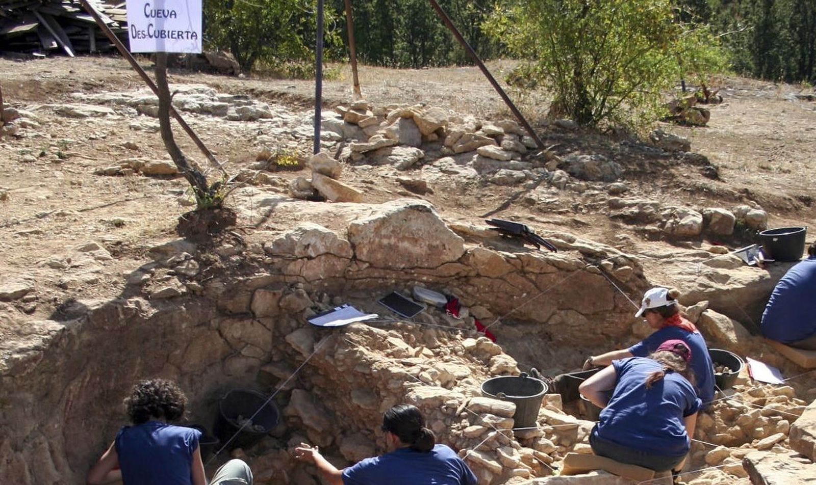 Más de 100 investigadores trabajan en las excavaciones del yacimiento de Pinilla del Valle