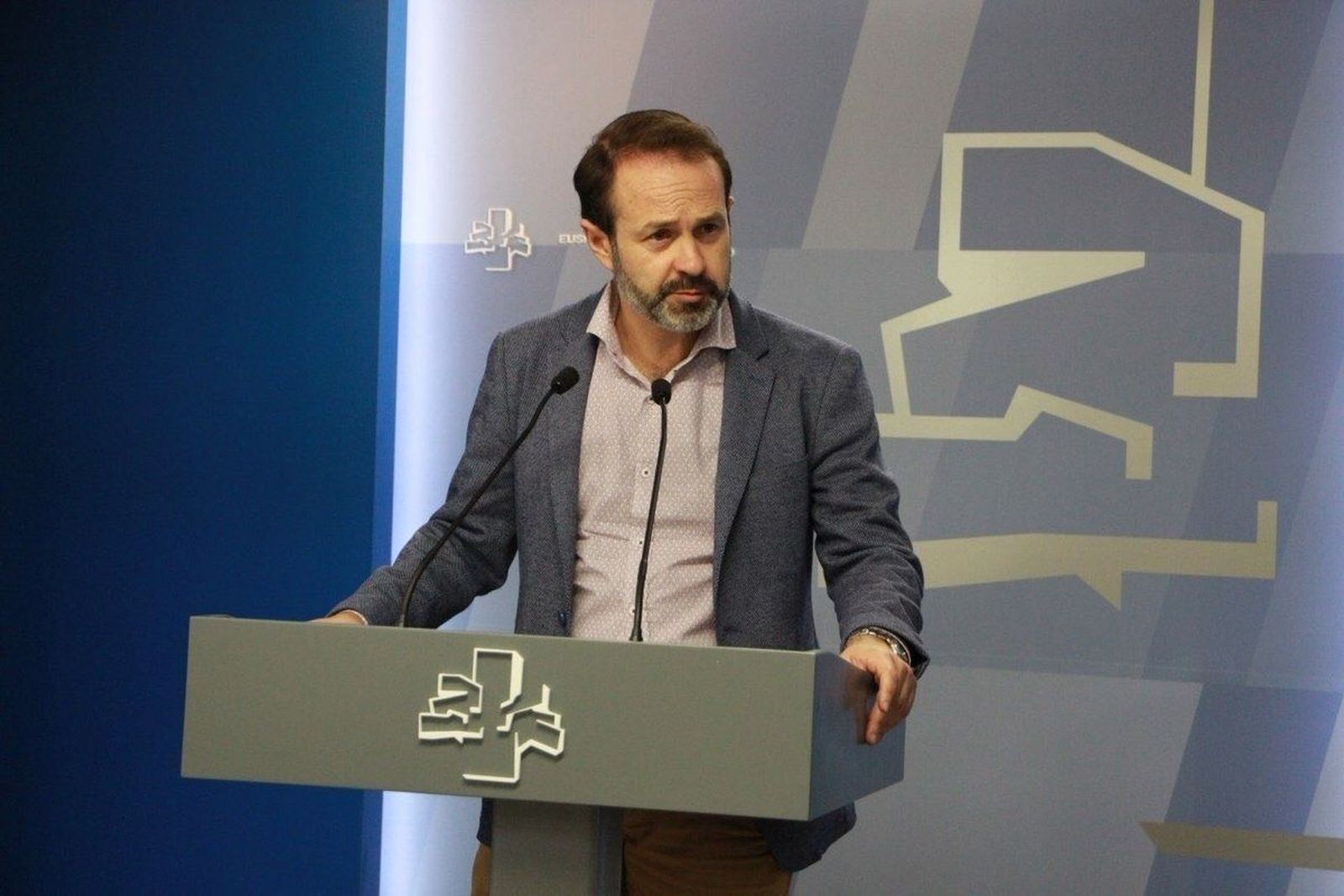 El director de Derechos de los Animales reconoce que la ley animalista tiene "errores groseros"