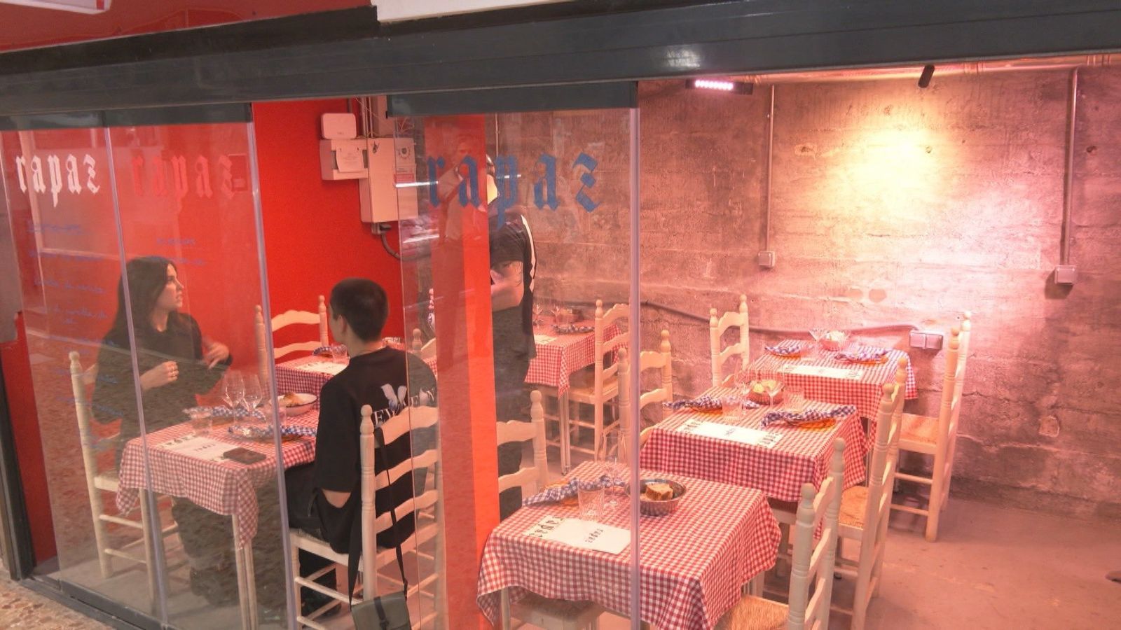 Rapaz, el pequeño restaurante que desafía las leyes en el Mercado de Los Mostenses