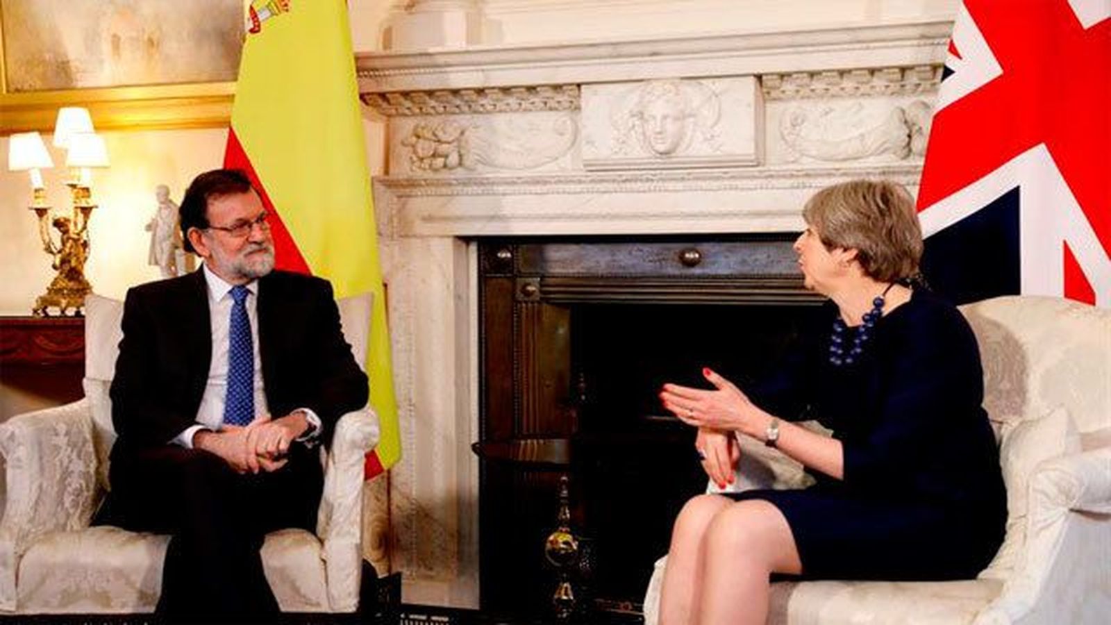 May certifica el apoyo a Rajoy en Cataluña y ambos esperan avances del "brexit"