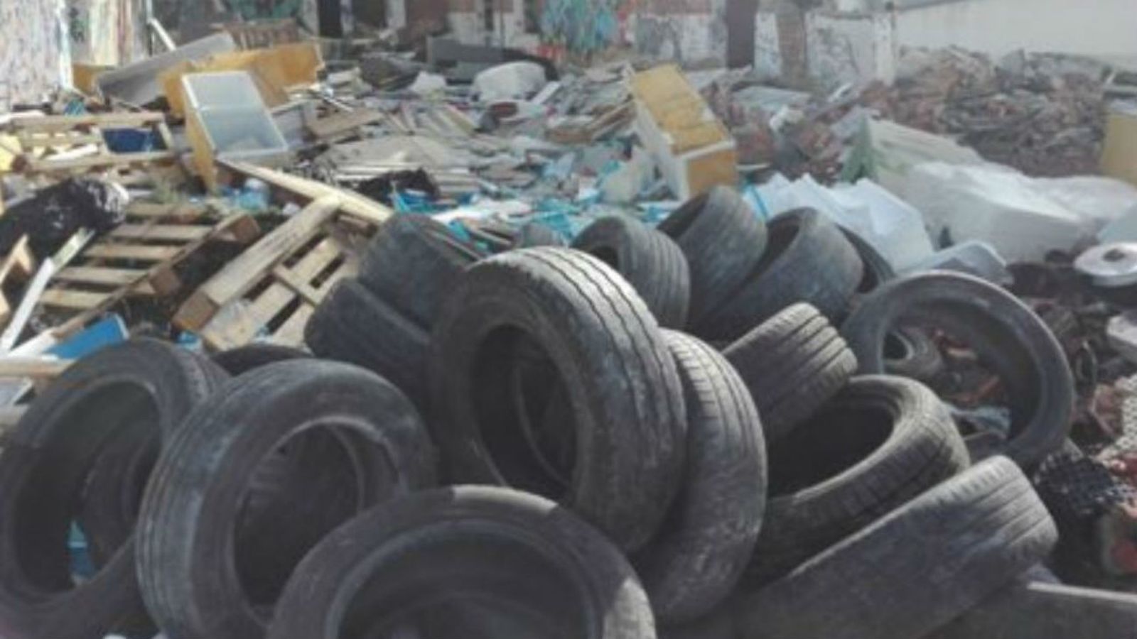 Vertedero ilegal en Pinto (Foto: @alcabodelacalle)