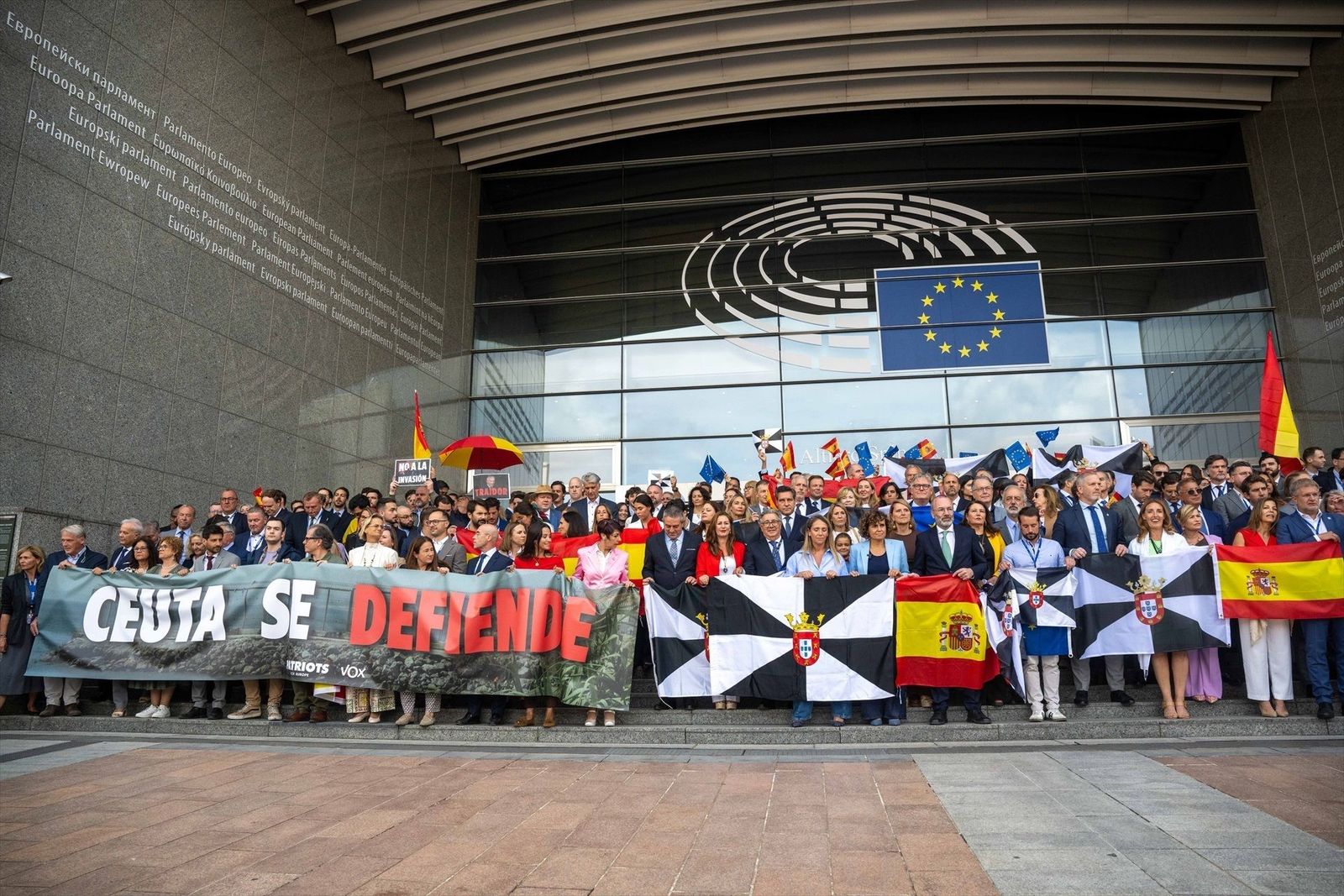Cientos de personas se concentran el Bruselas en apoyo a Ceuta: "Ceuta no se vende, se defiende"