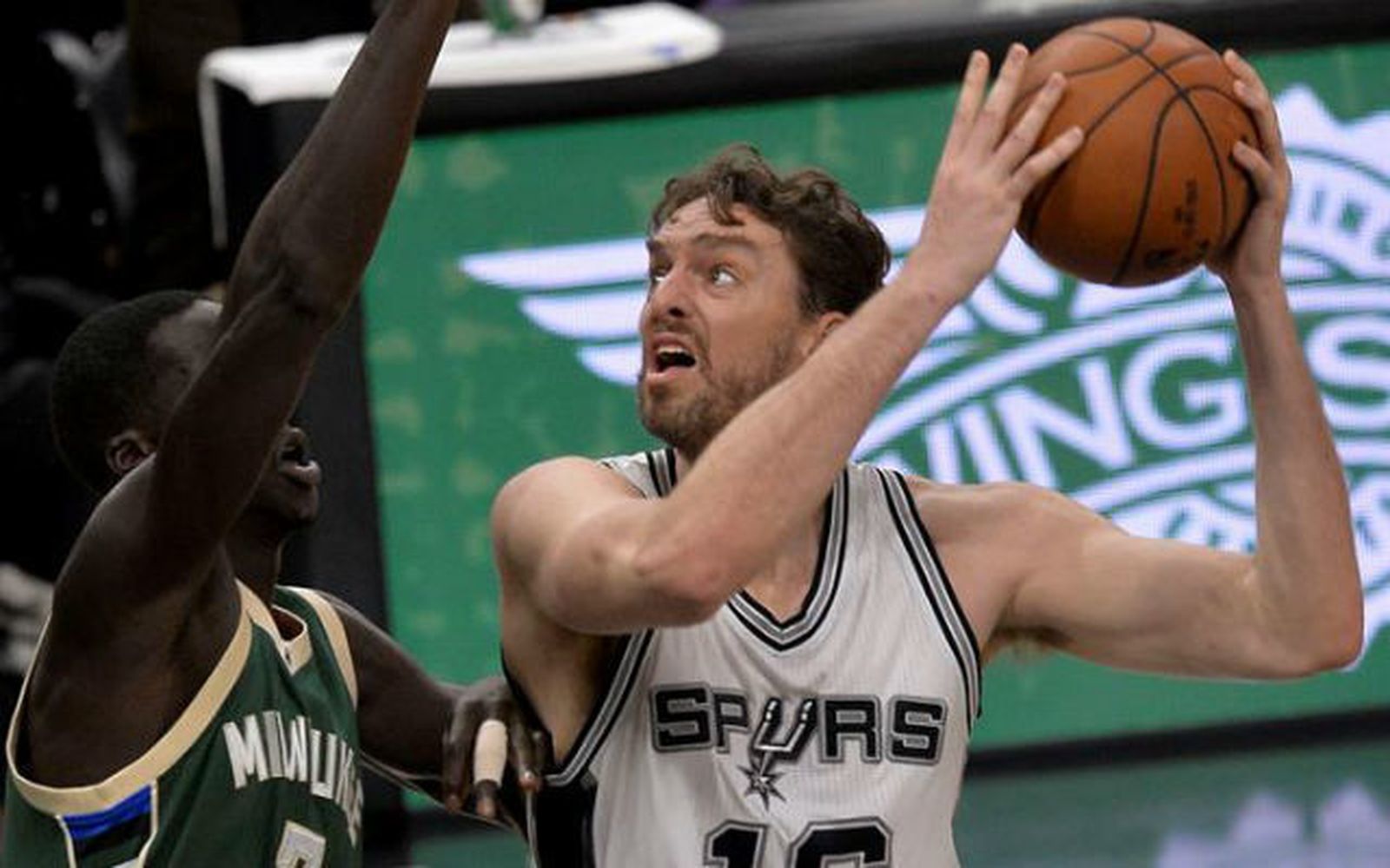 Gasol ante los Bukcs