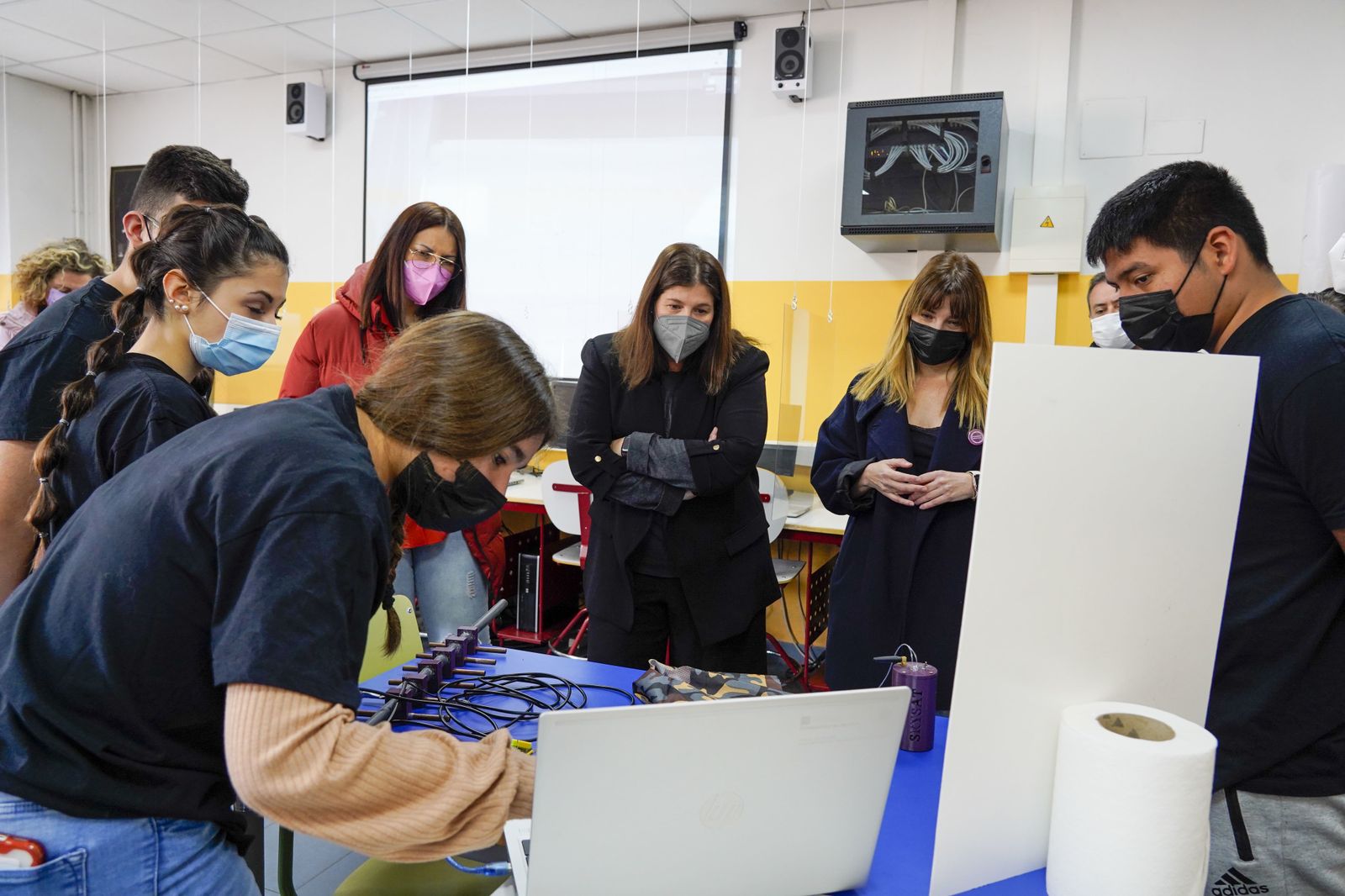 Presentación del proyecto de mini satélites de los estudiantes mostoleños