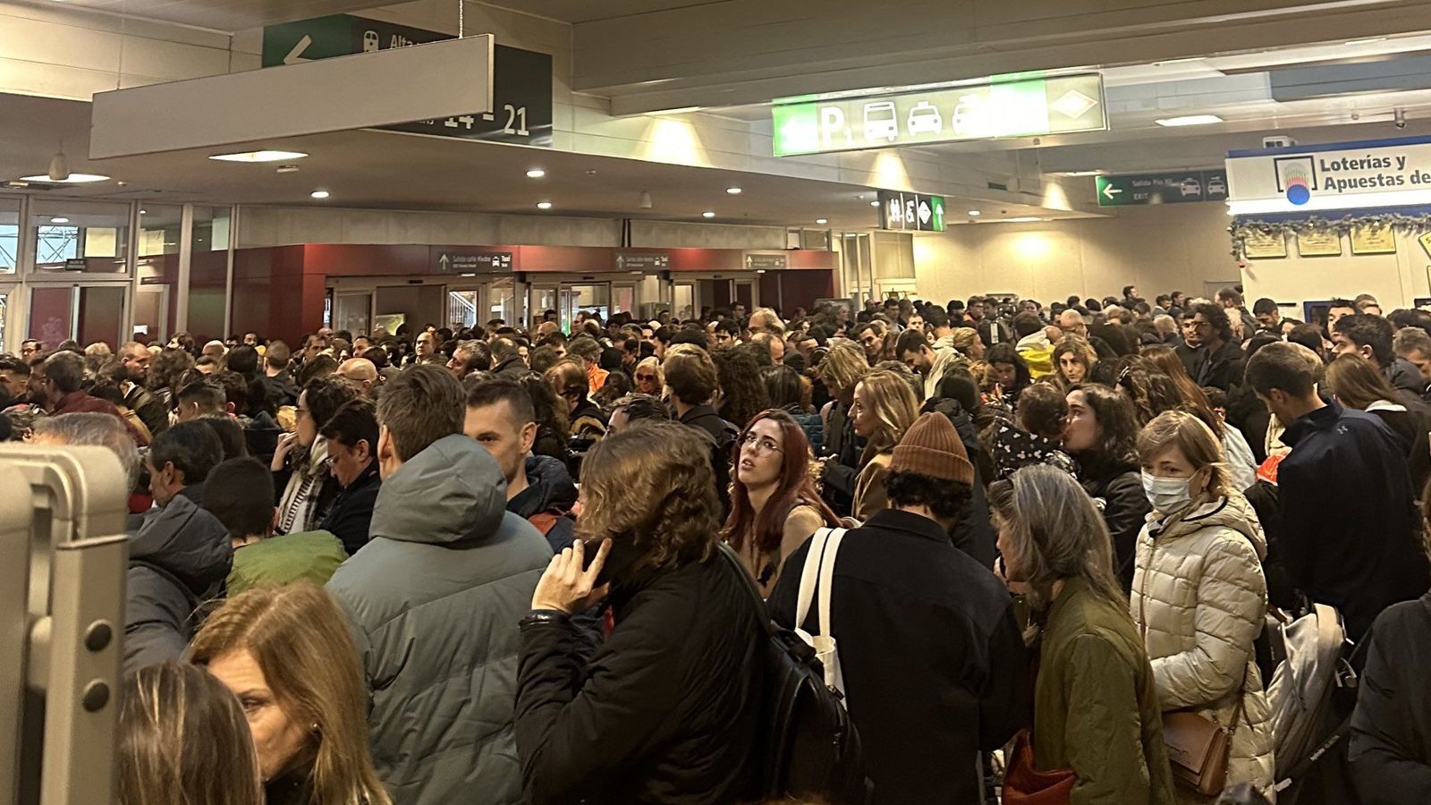 Caos en la estación de Chamartín por una incidencia en el sistema de seguridad de la señalización