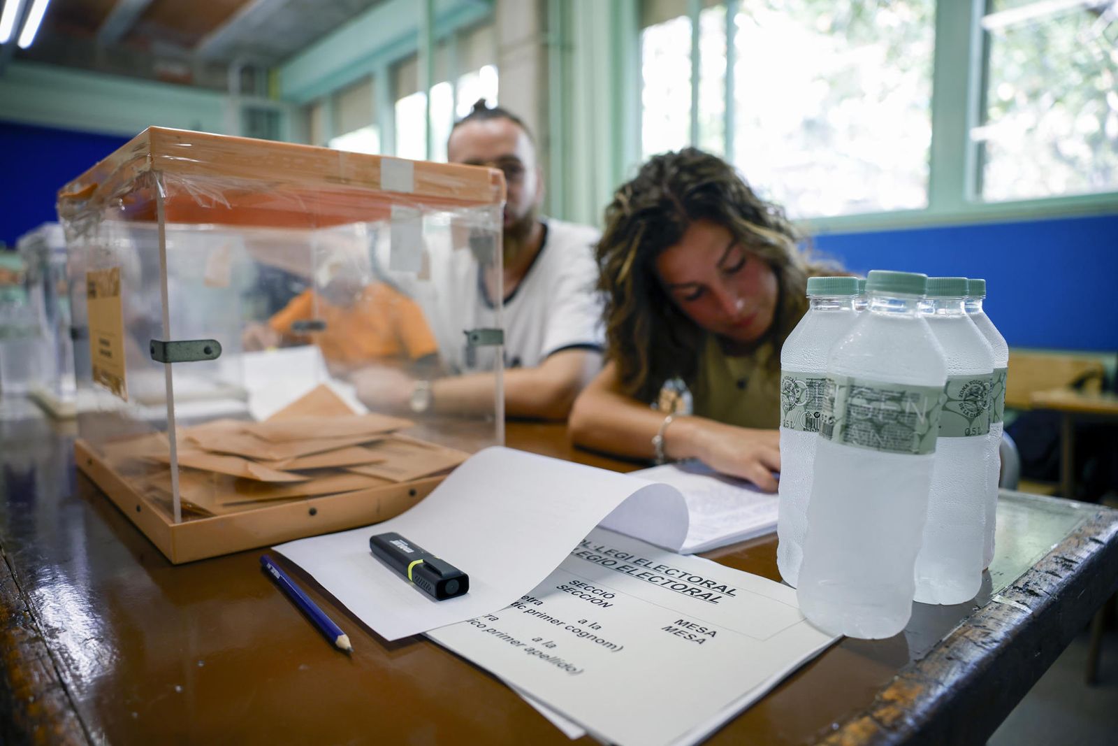 Normalidad en la apertura de los colegios electorales el 23J
