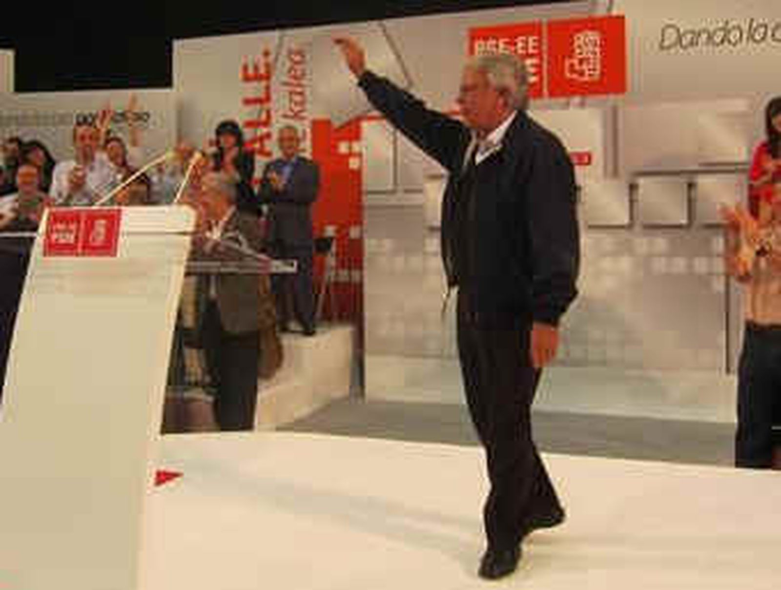 González acusa a "la derecha de hacer más publicidad a ETA que Bildu"