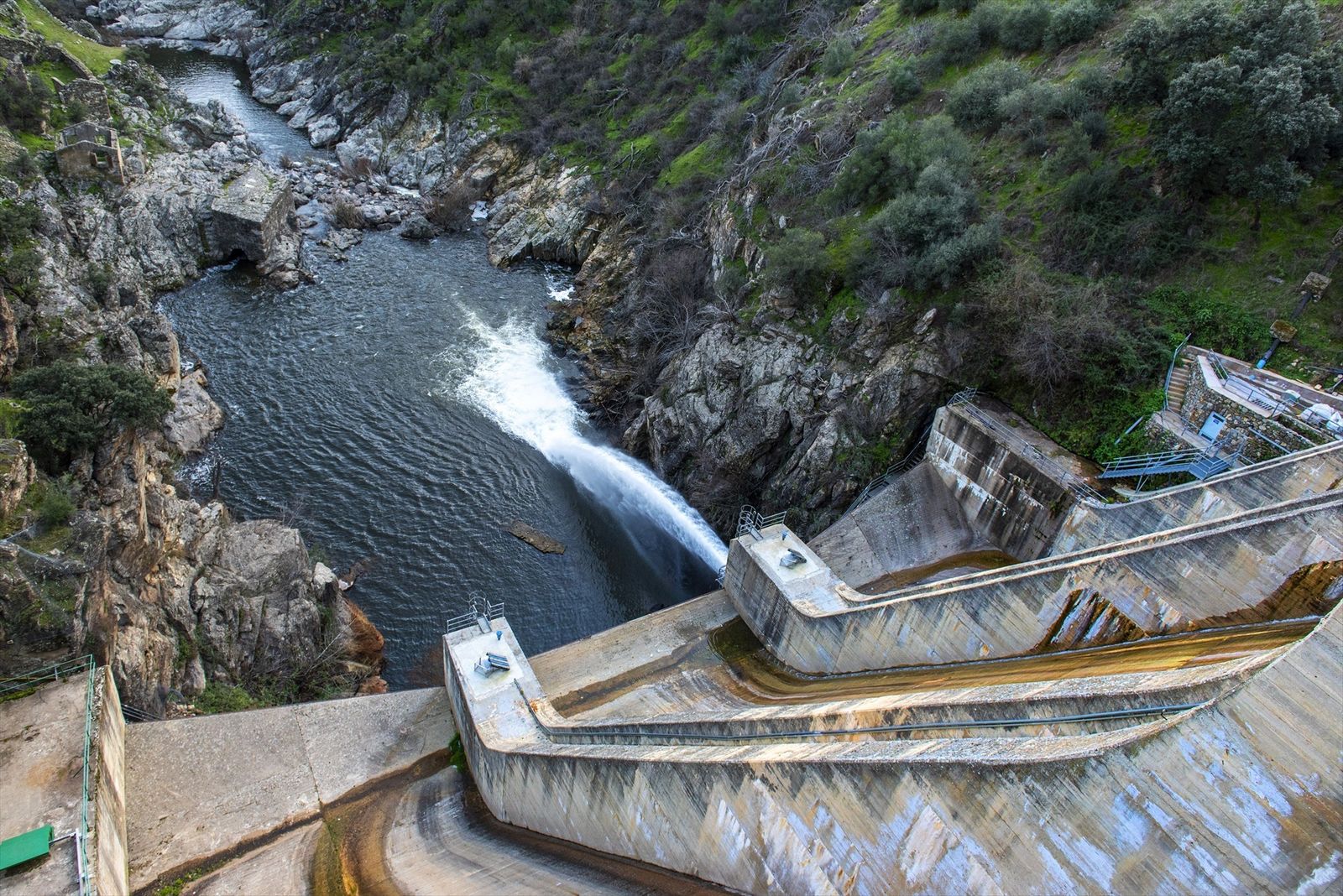 Embalse y presa de Picadas en Aldea del Fresno, Madrid
