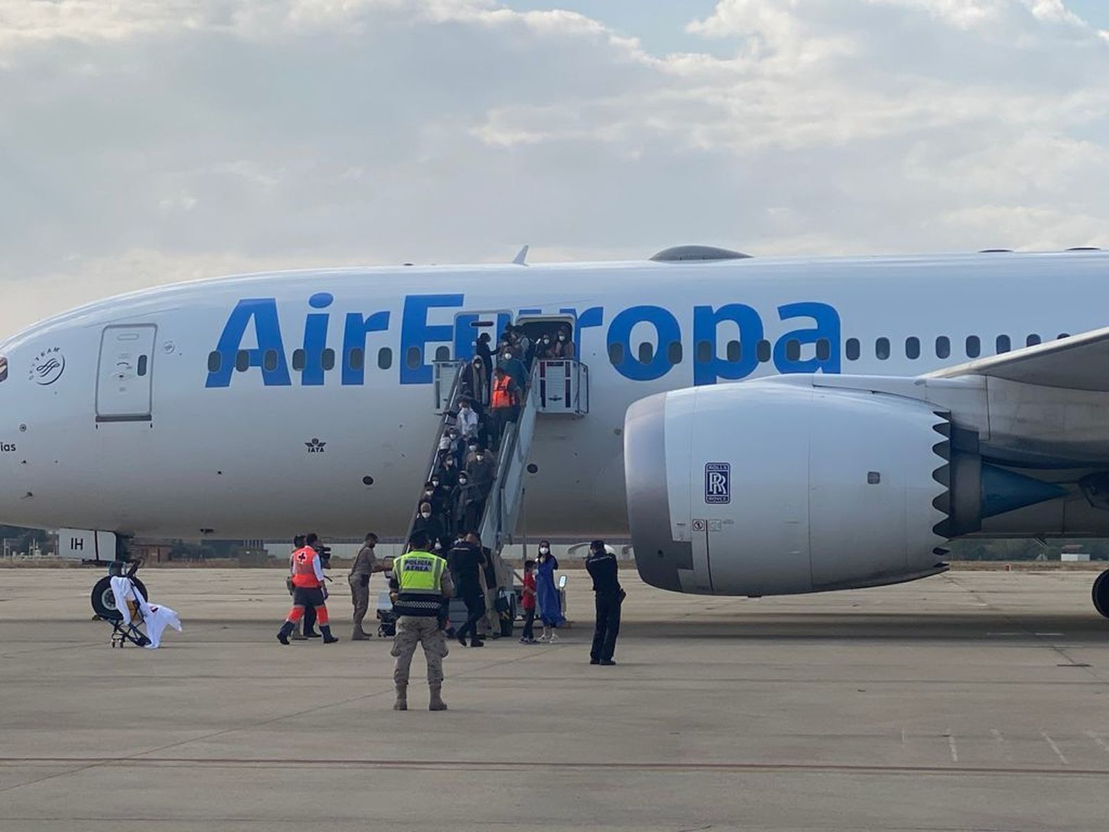 Imagen del avión que ha llegado a Torrejón de Ardoz con 292 afganos
