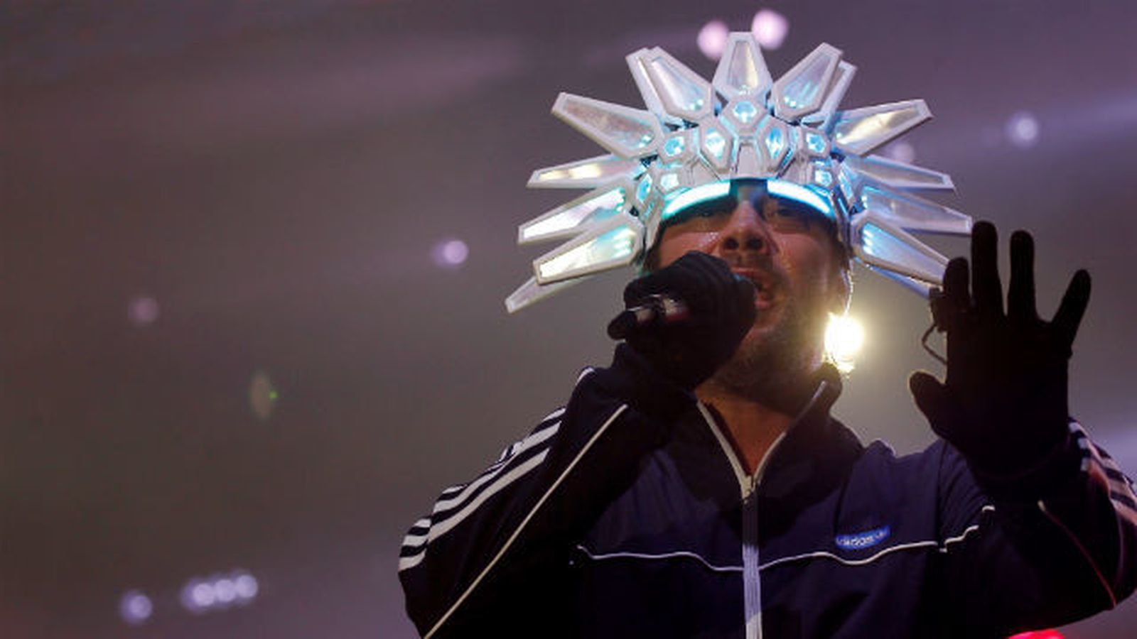 Jamiroquai le enciende las luces a Madrid con un "show" brillante