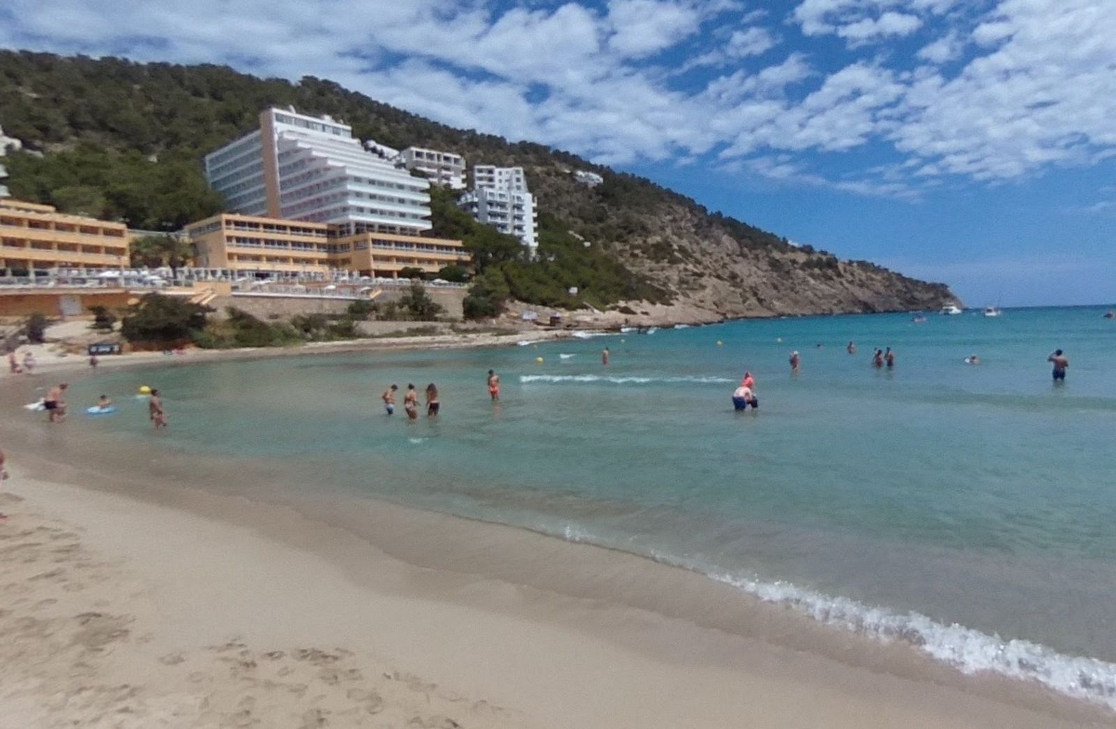 Aparece un cadáver en la  playa de Cala Llonga (Ibiza)
