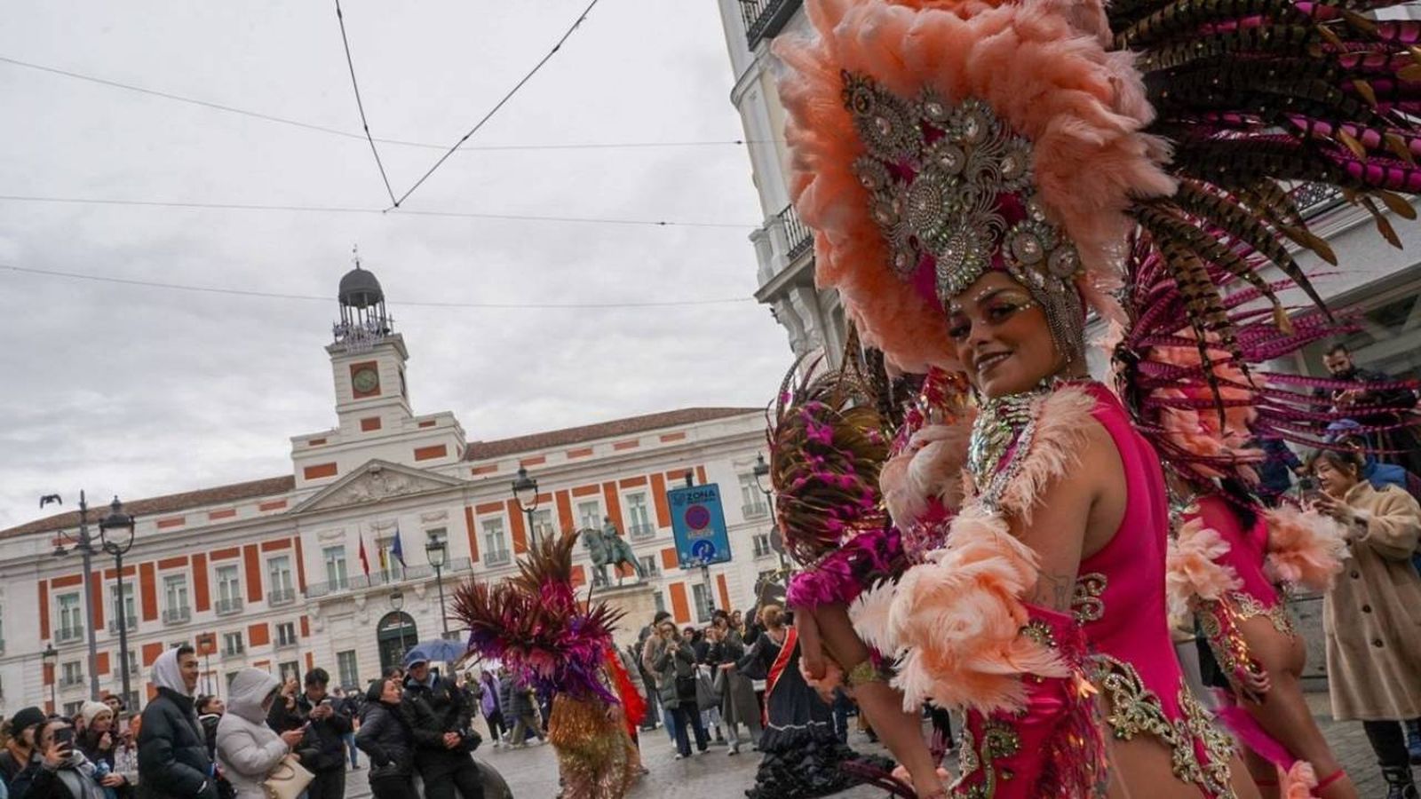 El Carnaval de Cartagena desfila por el centro de Madrid con motivo de FITUR