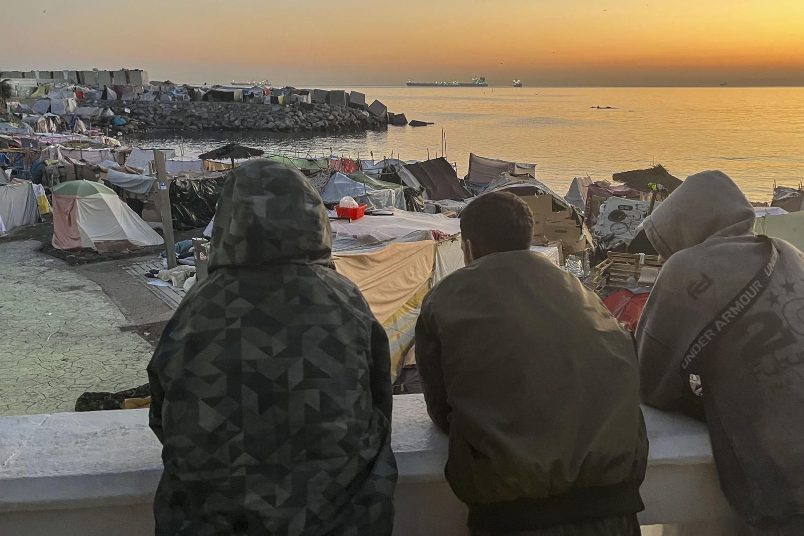 Aplazado el desalojo de la playa 'chabolista' del Trampolín en Ceuta