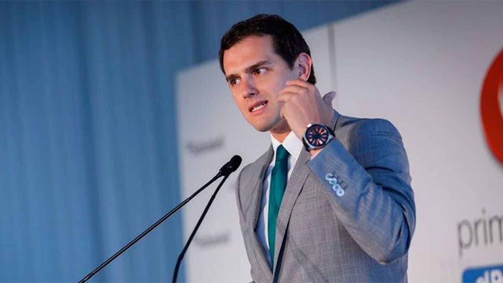 Rivera pide al PSOE que reflexione sobre si quiere apuntalar gobiernos populistas