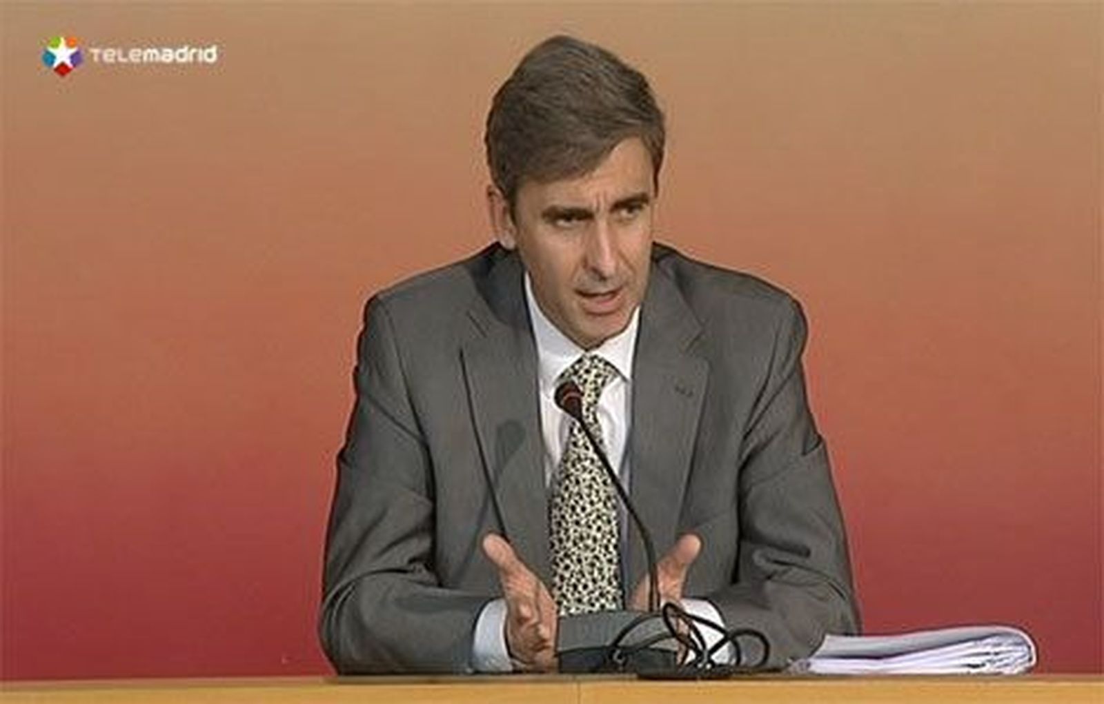 La oposición pide explicaciones a Botella por los sobrecostes en obras municipales