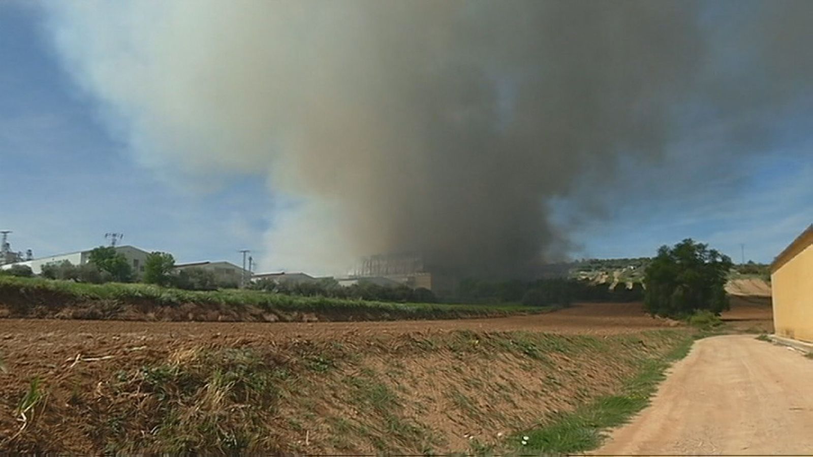 Mueren 600.000 gallinas en el fuego de Rujamar, en San Lorenzo de la Parrilla (Cuenca)
