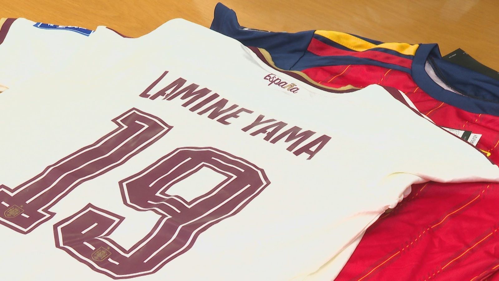 Alertan de fraudes en la venta online de camisetas de la Selección española