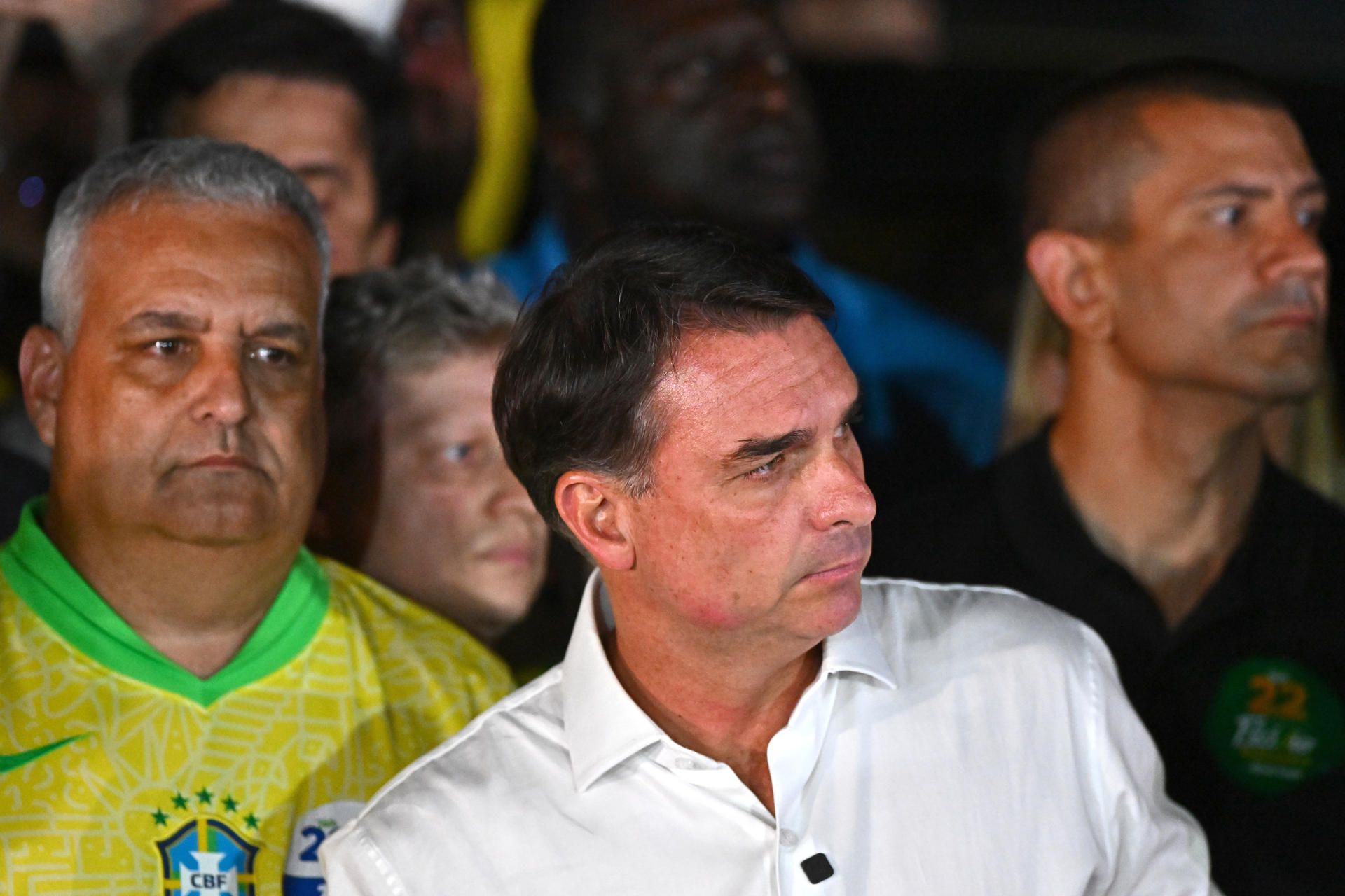 Flávio Bolsonaro huye a EE.UU sin entregar su pasaporte tras su derrota electoral en Brasil