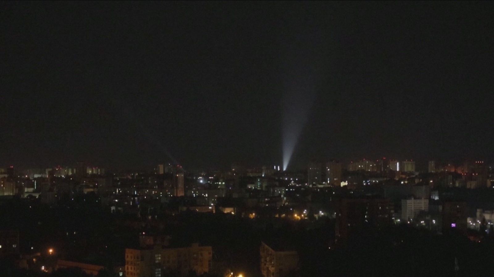 Una persona hospitalizada tras fuertes explosiones en el centro de Kiev