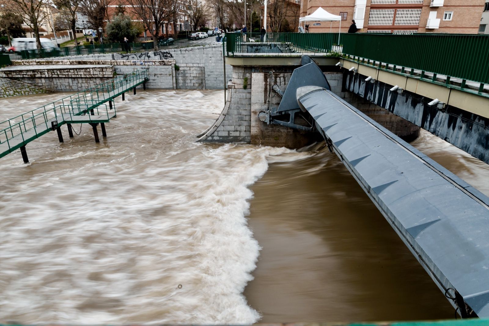El río Manzanares a su paso por el puente de los Franceses, en Madrid