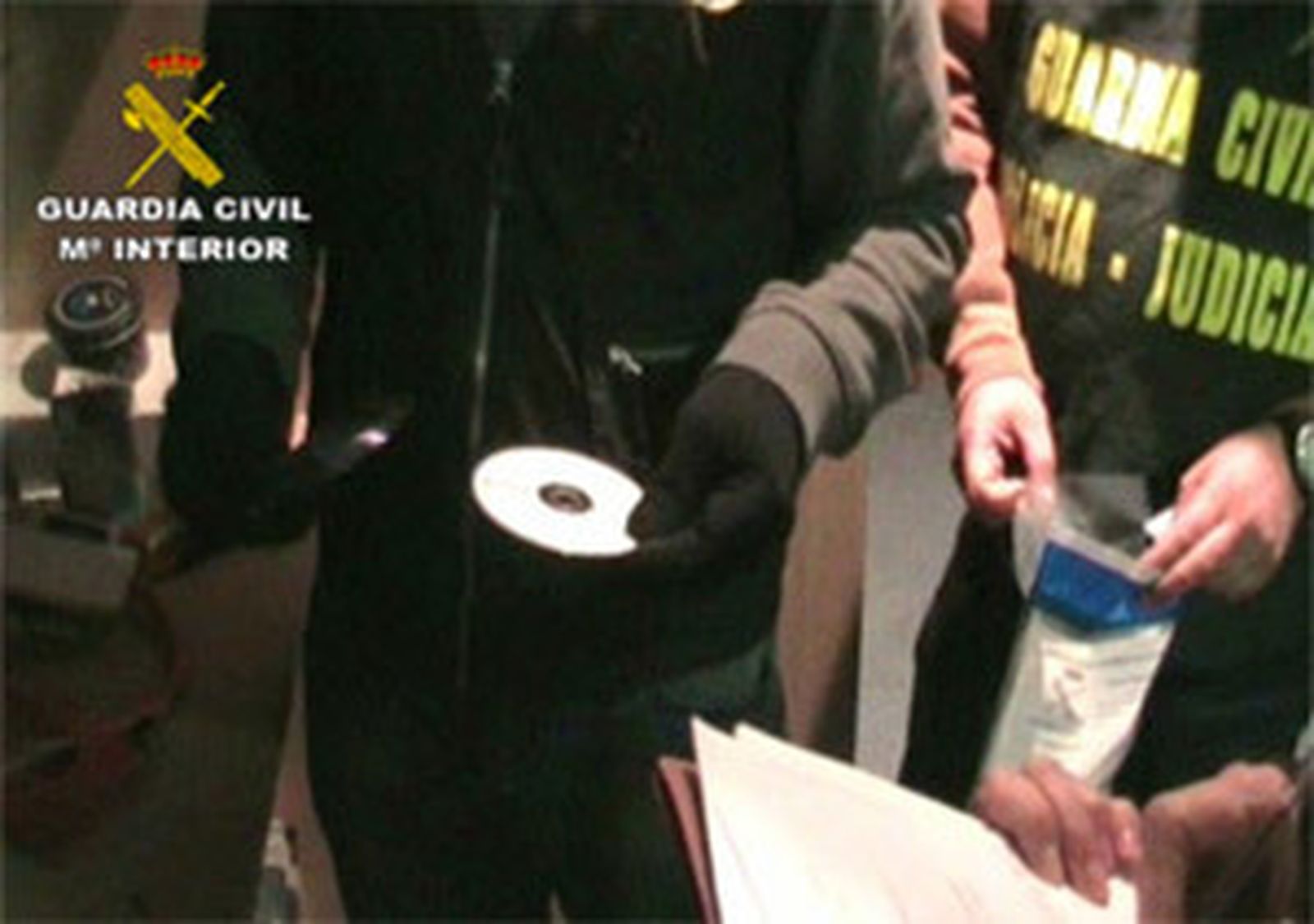 La Guardia Civil detiene a cuatro personas por obligar a menores  de edad a mantener relaciones sexuales con adultos