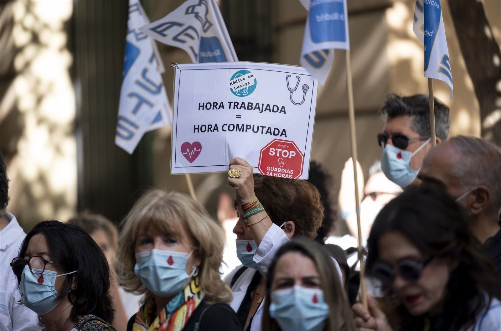 Los médicos fuerzan una nueva ronda de negociaciones con Sanidad