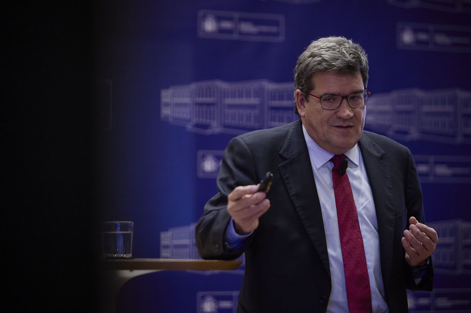 El Gobierno planea subir las cotizaciones y las pensiones máximas un 30% en un período de 30 años