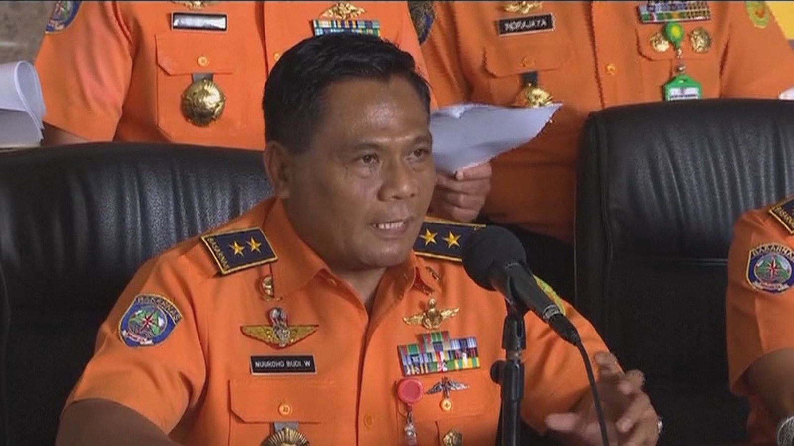 Sin rastro de vida de los 188 ocupantes del avión estrellado en Indonesia
