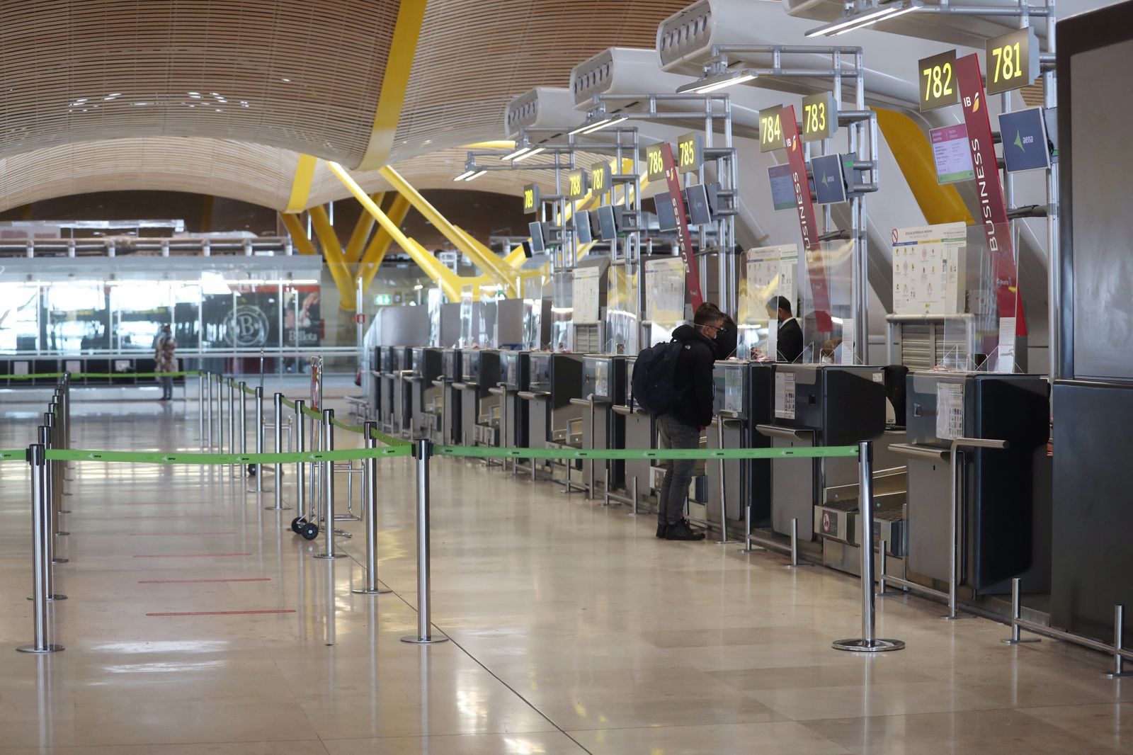 Barajas comienza gradualmente a recuperar la normalidad