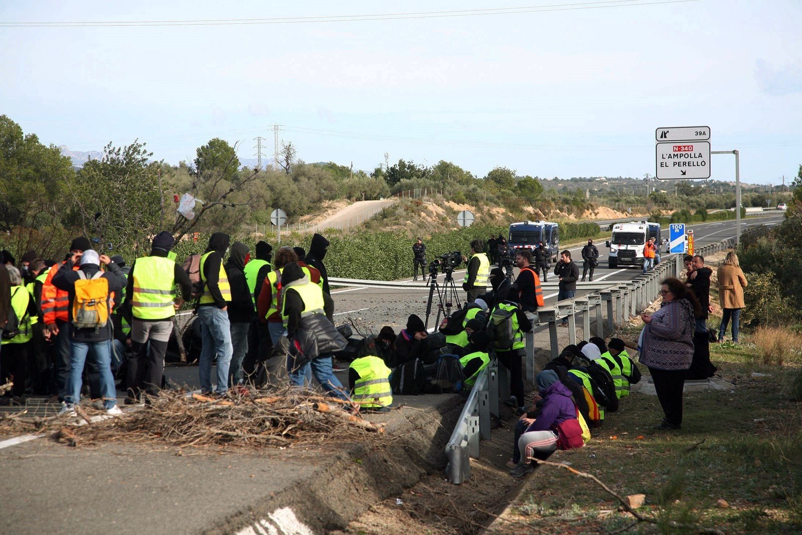 Los CDR cortan la AP-7 en Tarragona y los Mossos no intervienen