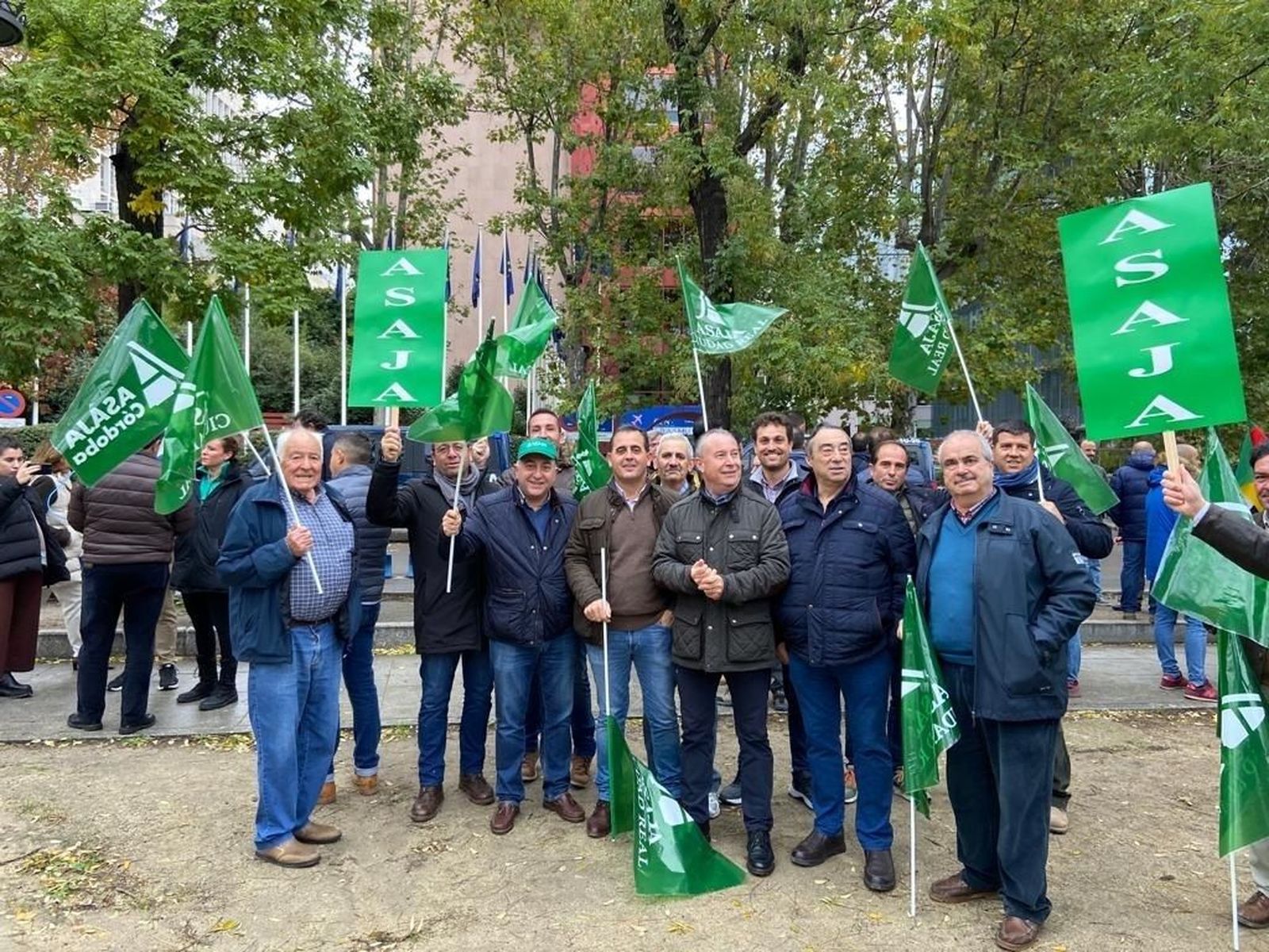 Agricultores y ganaderos de CyL se concentran en Madrid contra el "ninguneo" de la Comisión Europea al sector