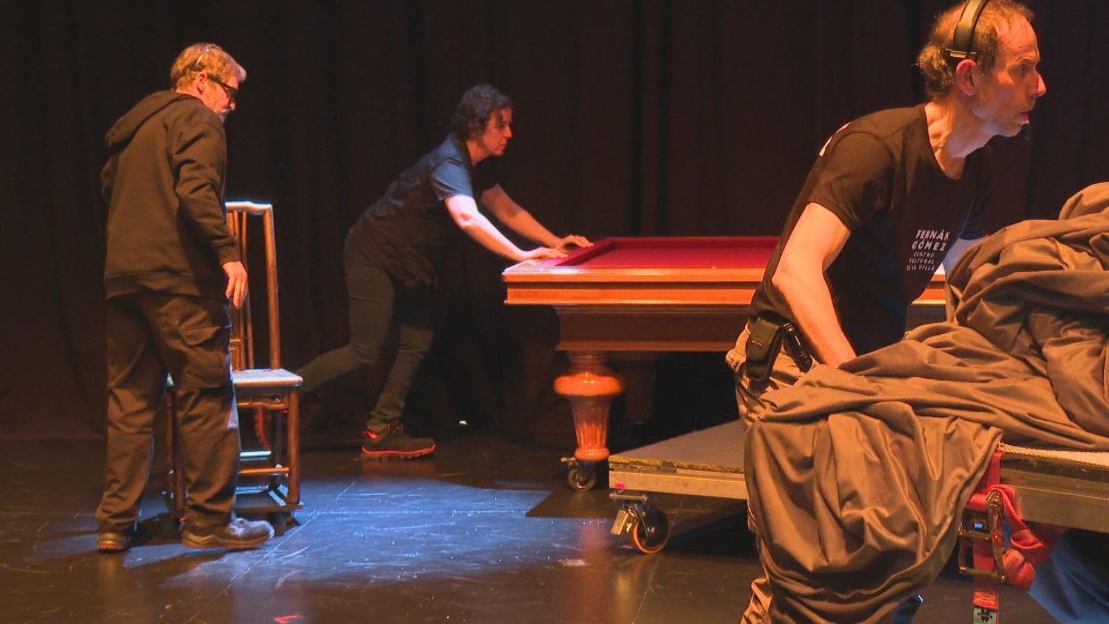 Cómo se vive una función de teatro entre bambalinas